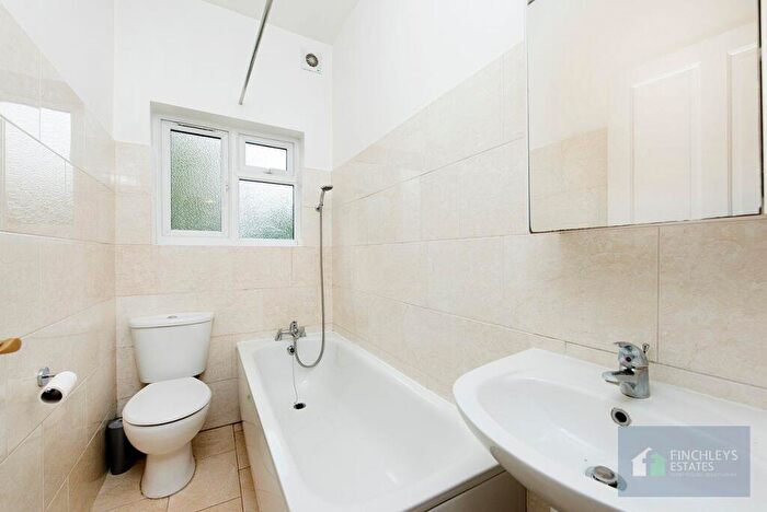 2 Bedroom Flat To Rent In Ballards Lane, Finchley, N3