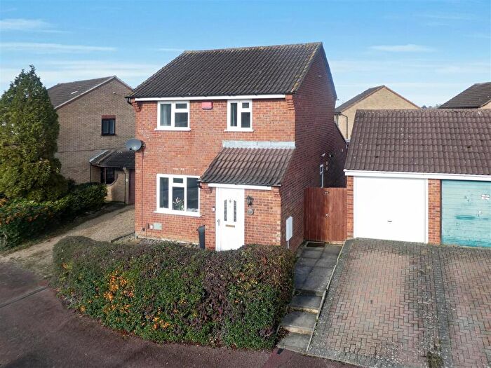 3 Bedroom Detached House For Sale In Arncliffe Drive, Heelands, Milton Keynes, MK13