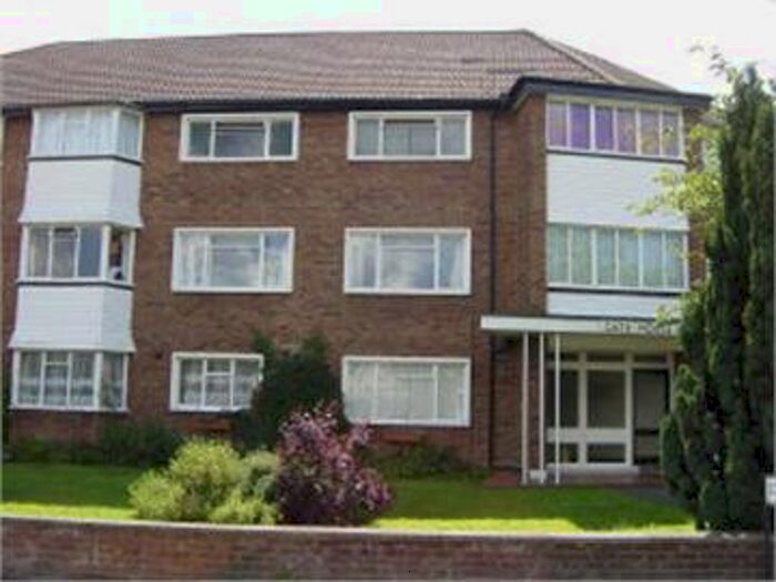 3 Bedroom Flat To Rent In Ditton Road, Surbiton, KT6