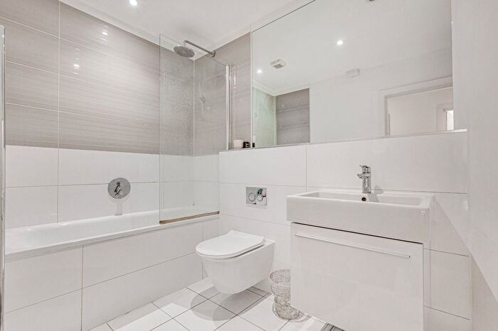 3 Bedroom Flat For Sale In Carpenters Place, Clapham North, SW4