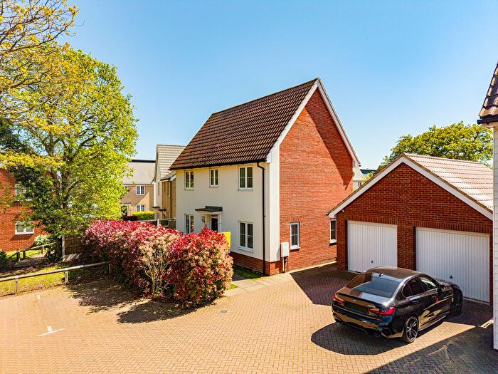 3 Bedroom Detached House For Sale In Braeburn Way, Basildon, SS14