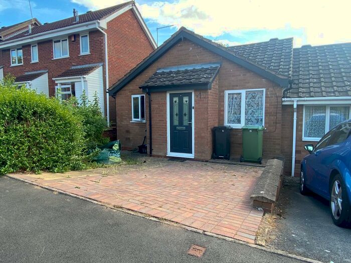 2 Bedroom Bungalow To Rent In Old Hall Close, Stourbridge, DY8
