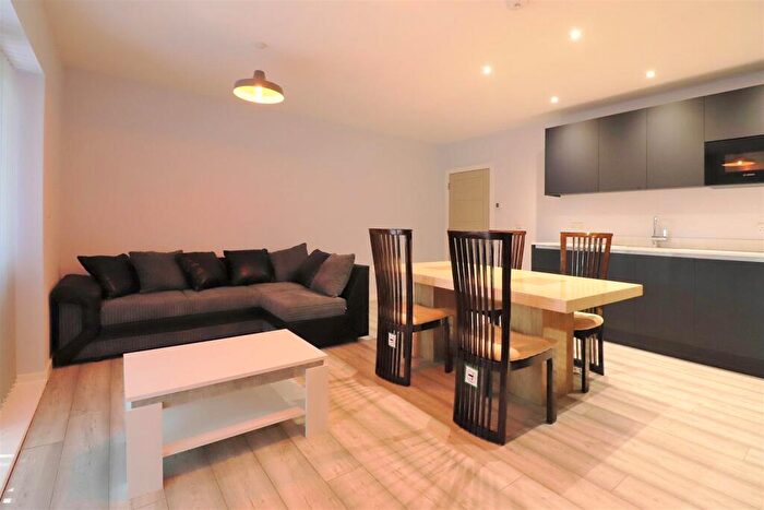 3 Bedroom House To Rent In Welling High Street, Welling, DA16