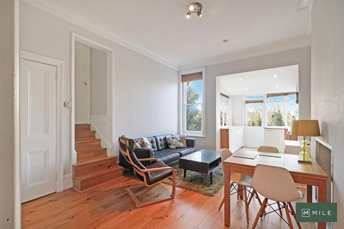 2 Bedroom Flat To Rent In Brondesbury Park, London, NW2