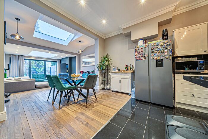 2 Bedroom Flat For Sale In Baring Road, London, SE12