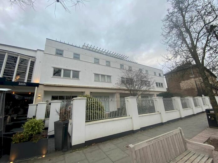 2 Bedroom Flat To Rent In Chesham, Buckinghamshire, HP4