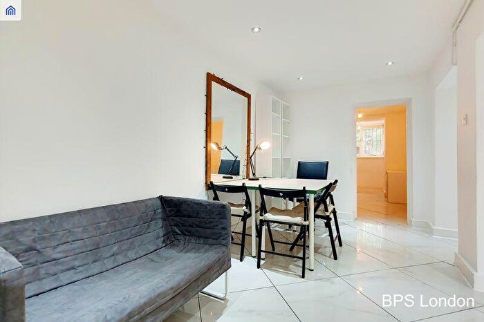 3 Bedroom Flat To Rent In Camden Road, London, NW1