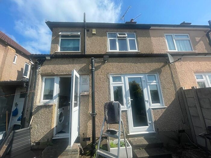 3 Bedroom Semi-Detached House To Rent In Clitheroe Avenue, Rayners Lane, Harrow, Greater London, HA2