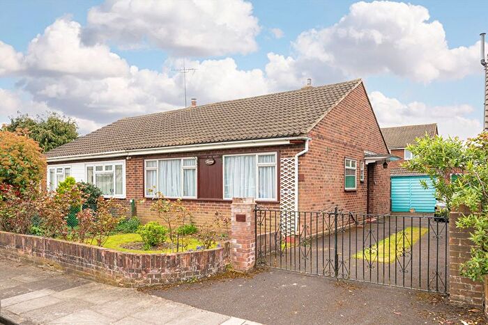 2 Bedroom Bungalow For Sale In Haslemere Close, Hampton, TW12