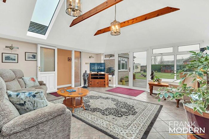 4 Bedroom Detached Bungalow For Sale In Seas End Road, Moulton Seas End, PE12