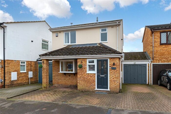 3 Bedroom Link Detached House For Sale In Whittingham Close, Luton, Bedfordshire, LU2