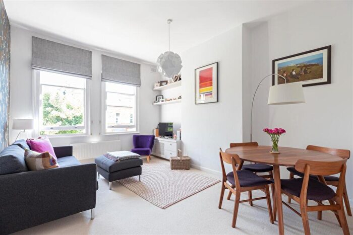 2 Bedroom Apartment To Rent In Finsbury Park Road, N4