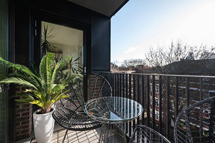 1 Bedroom Flat For Sale In Bookham Court, Bevenden Street, Hoxton, London, N1