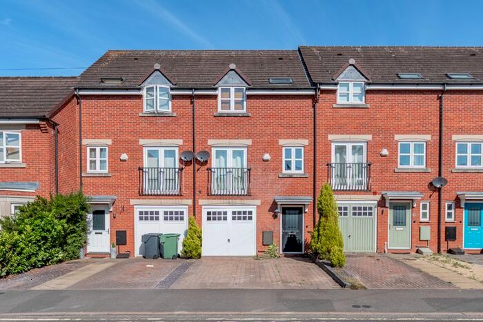 3 Bedroom Town House To Rent In All Saints Place, Bromsgrove, B61