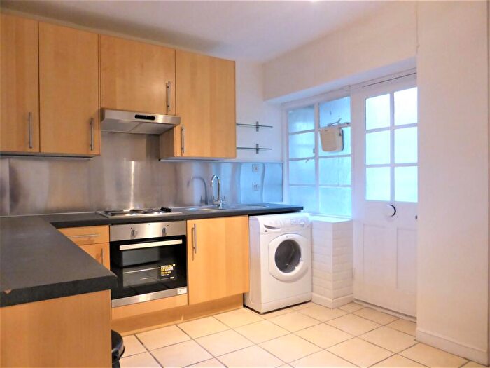 2 Bedroom Flat To Rent In Eaton Court -, P16
