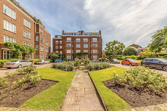 4 Bedroom Flat To Rent In Putney Hill, London, SW15