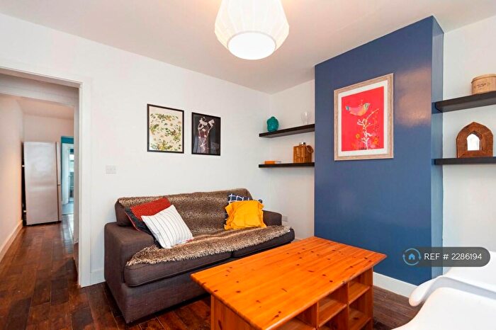 2 Bedroom Terraced House To Rent In Hill Street, Reading, RG1