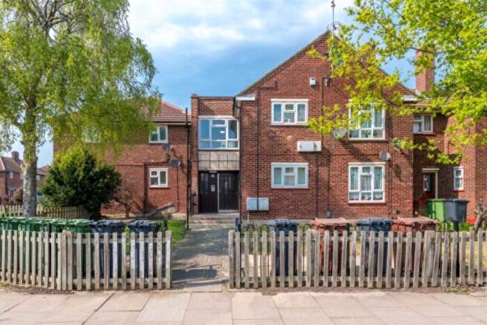 1 Bedroom Flat For Sale In Bastable Avenue, Barking, IG11