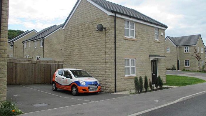 3 Bedroom Semi Detached House To Rent In Woodend Crescent, Bradford, BD18
