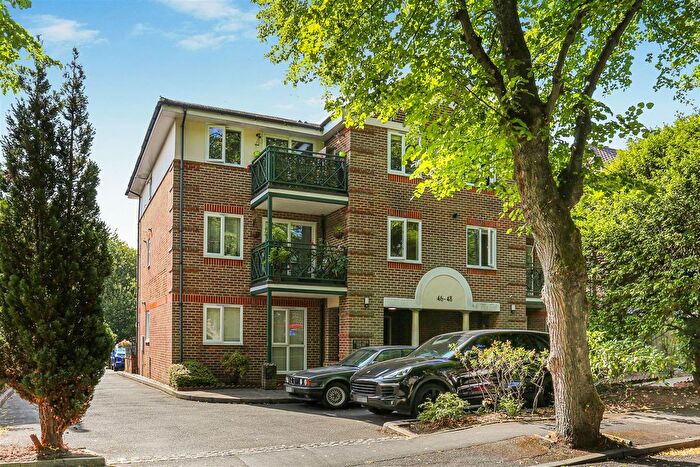 1 Bedroom Flat For Sale In The Crescent, Belmont, Sutton, SM2