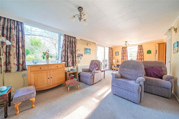 3 Bedroom End Of Terrace House For Sale In Nursery Close, Leeds, LS17