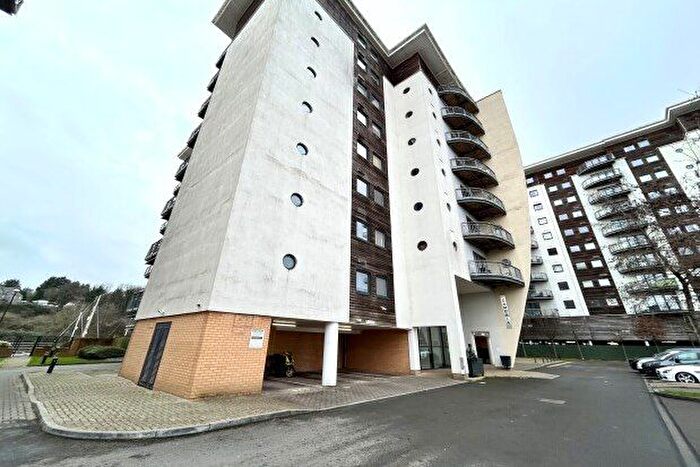 2 Bedroom Flat To Rent In Watkiss Way, Cardiff, CF11