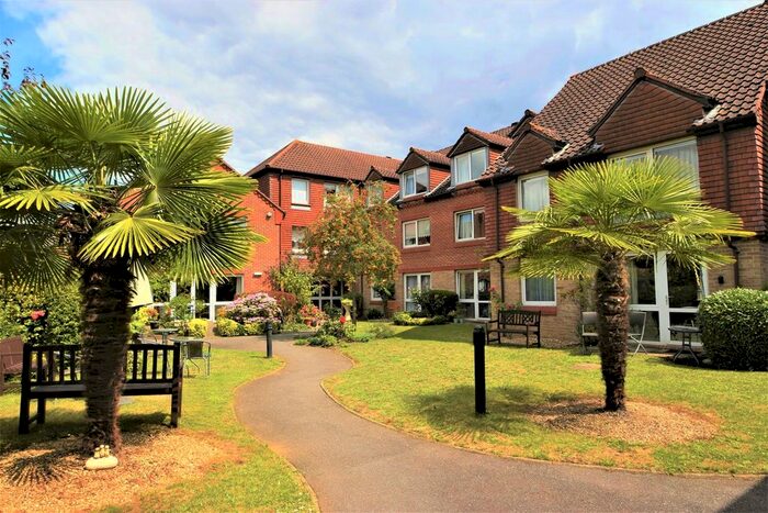 1 Bedroom Property To Rent In Springfield Meadows, Weybridge, KT13