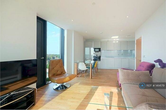 2 Bedroom Flat To Rent In Station Road, London, SE13