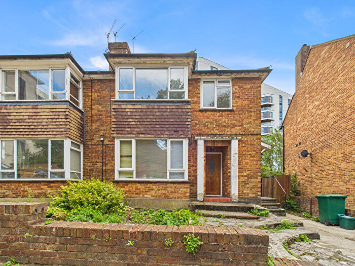 2 Bedroom Flat To Rent In Ravensbourne Road, Bromley, Kent, BR1