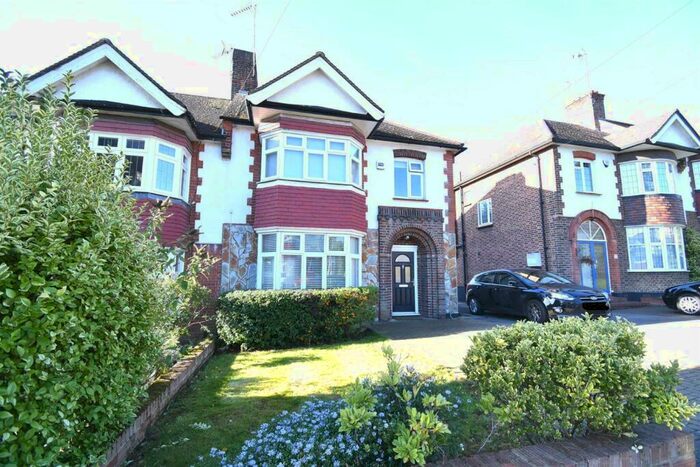 3 Bedroom Semi-Detached House To Rent In Lullington Garth, Woodside Park, N12