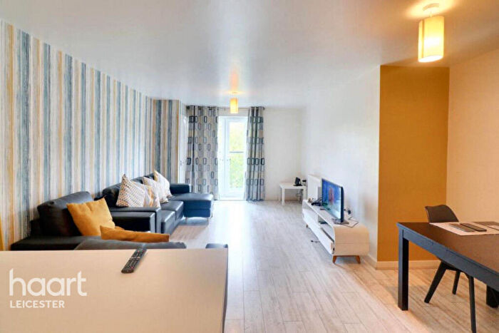 2 Bedroom Apartment To Rent In Pavilion Close, Leicester, LE2