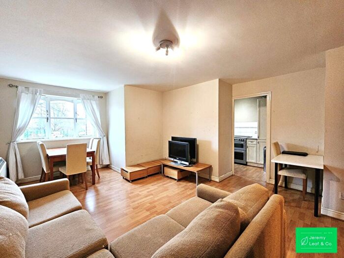 2 Bedroom Apartment For Sale In Simms Gardens, East Finchley, N2