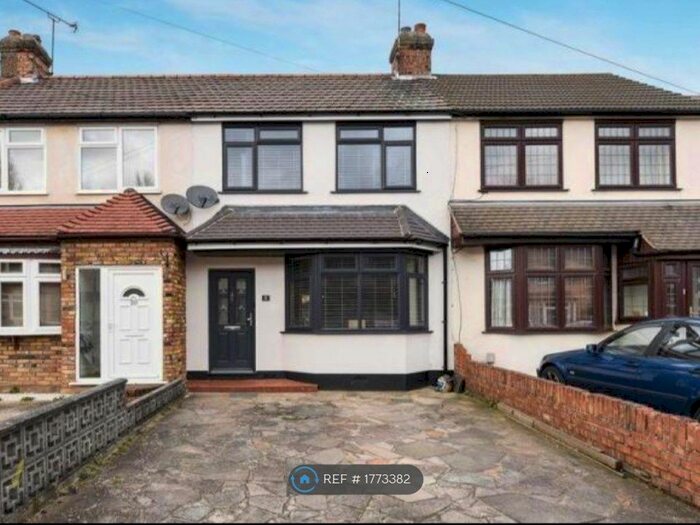 3 Bedroom Terraced House To Rent In Recreation Avenue, London, RM7
