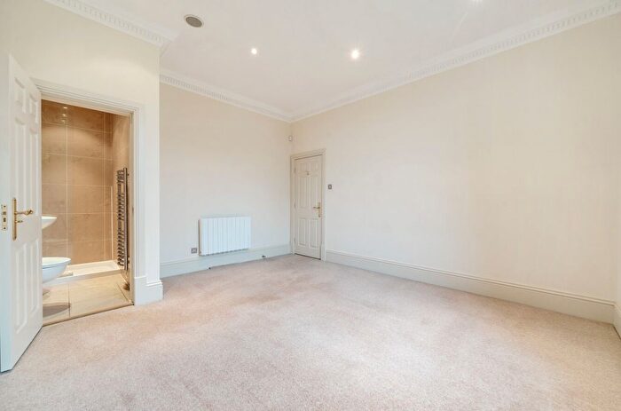 2 Bedroom Flat For Sale In Eton Court, Roseville Avenue, Harrogate, North Yorkshire, HG1