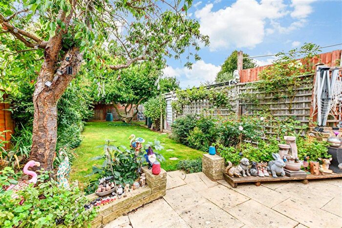 2 Bedroom Semi-detached Bungalow For Sale In Kynaston Road, Orpington, Kent, BR5