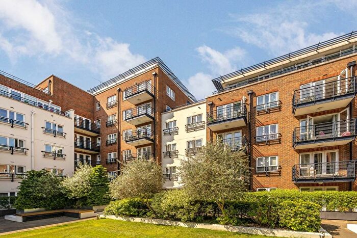 2 Bedroom Flat For Sale In Royal Quarter, Kingston Upon Thames, KT2