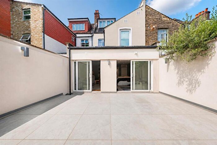 2 Bedroom Flat For Sale In East Dulwich Grove, SE22