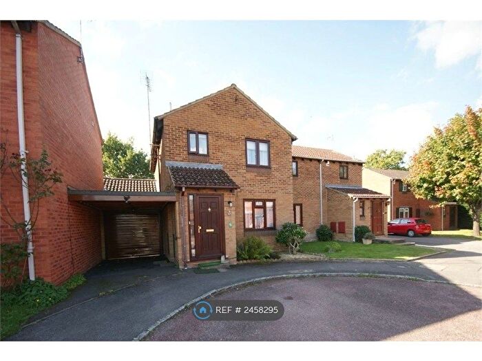 3 Bedroom Semi-Detached House To Rent In Mawbray Close, Reading, RG6