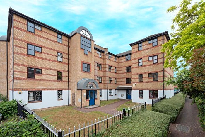 Apartment To Rent In Windsock Close, London, SE16