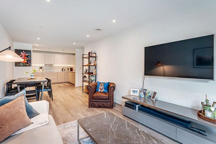 2 Bedroom Flat For Sale In Gaumont Place, London, SW2