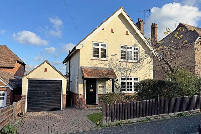 3 Bedroom Detached House For Sale In Upper Manor Road, Godalming, GU7