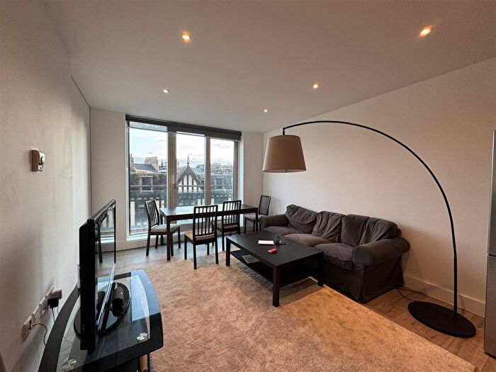 3 Bedroom Flat To Rent In Praed Street, London, W2