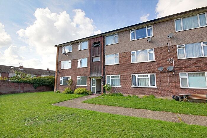 3 Bedroom Flat For Sale In Abridge Close, Waltham Cross, EN8