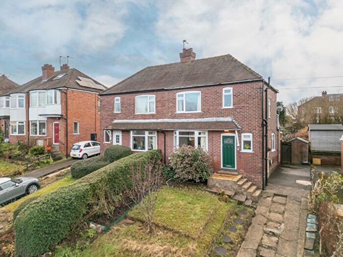 2 Bedroom Terraced House To Rent In Gledhow Park Grove, Leeds, LS7