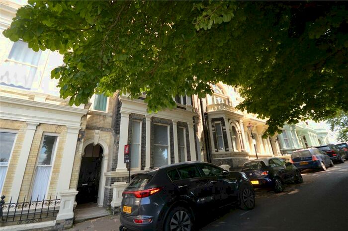 Flat To Rent In Castle Hill, Rochester, Kent, ME1