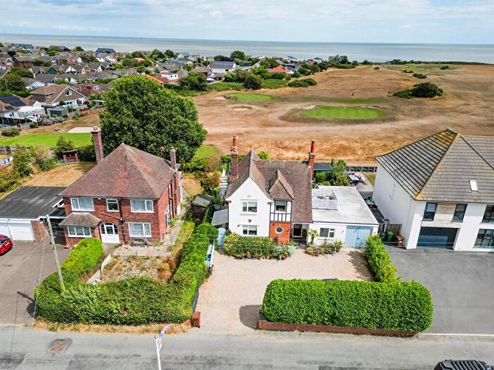 4 Bedroom Detached House For Sale In Warren Road, Gorleston, Great Yarmouth, NR31