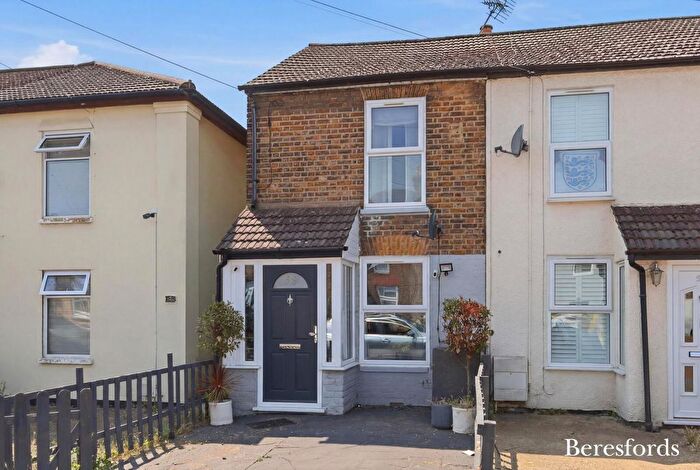 2 Bedroom End Of Terrace House For Sale In Albert Road, Romford, RM1