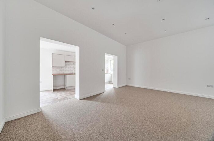 2 Bedroom Flat For Sale In Coombe, Sherborne, DT9