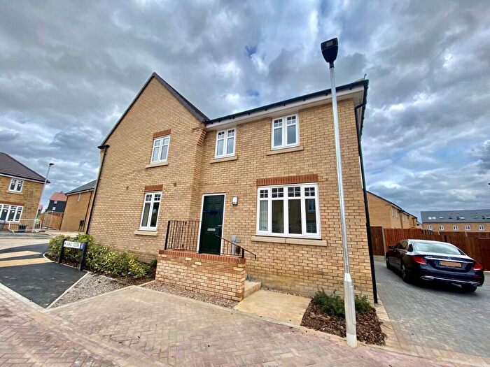 3 Bedroom Semi-Detached House To Rent In Quail Close. Wixams, Bedford, MK42