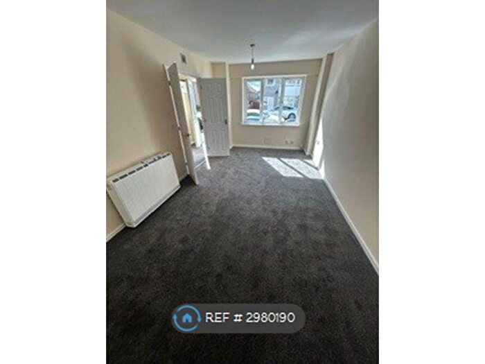 2 Bedroom Flat To Rent In Foundry Lane, Southampton, SO15